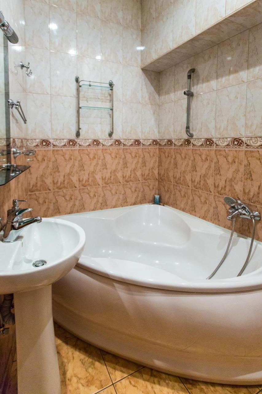 Apartment In The City Centre Leopoli Esterno foto