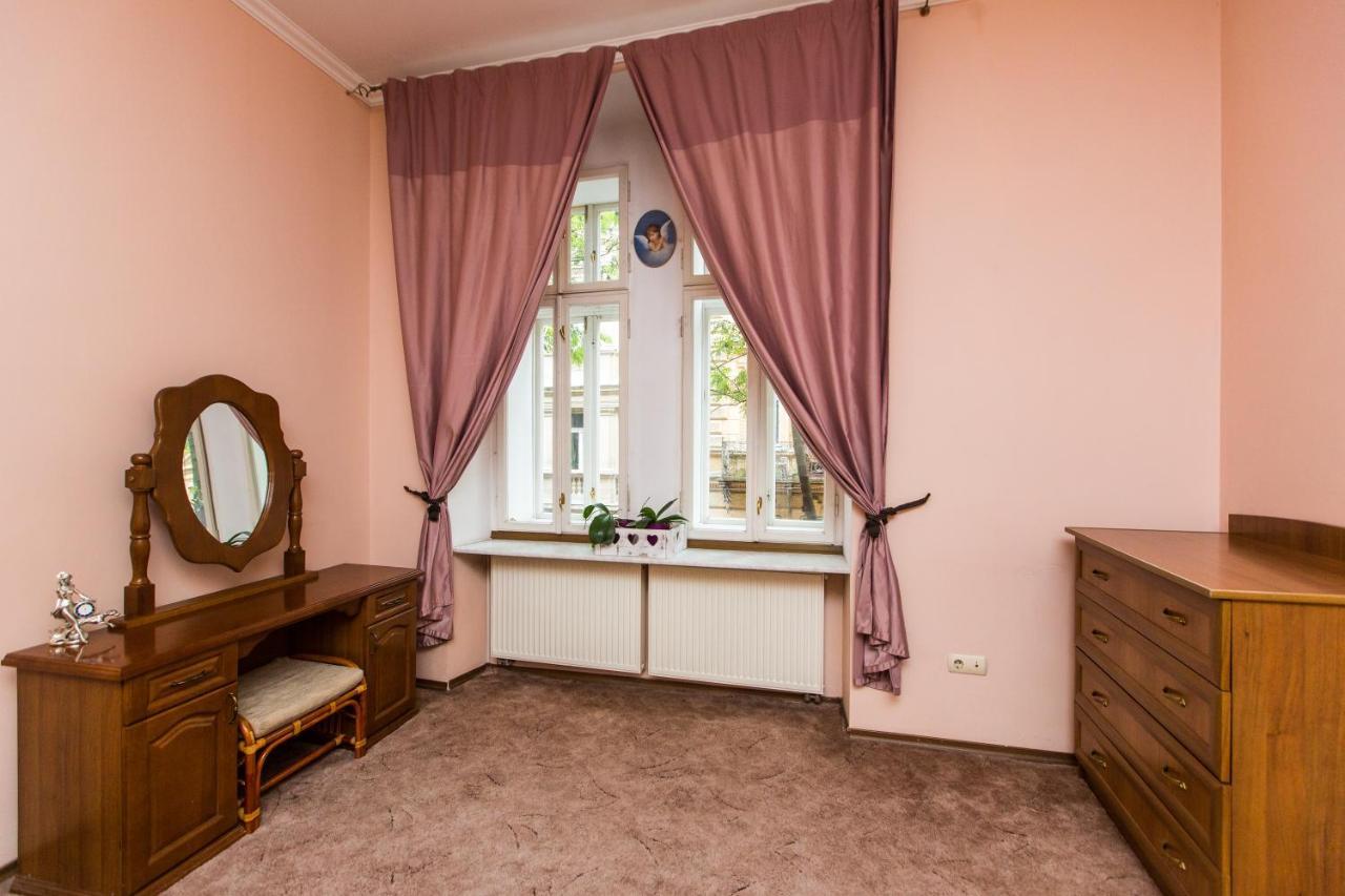 Apartment In The City Centre Leopoli Esterno foto